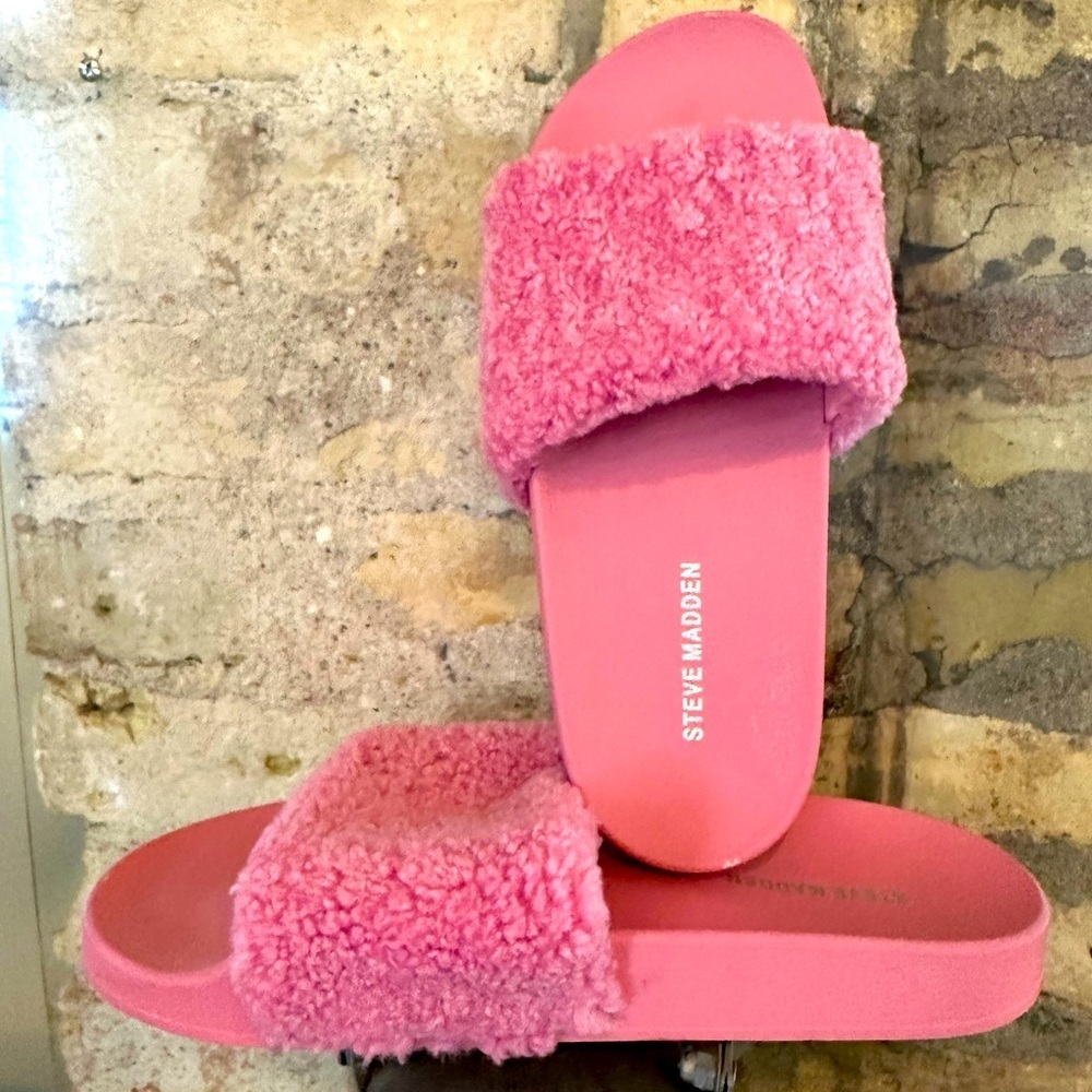 Steve Madden Plush Pink Slides - Picture 1 of 4